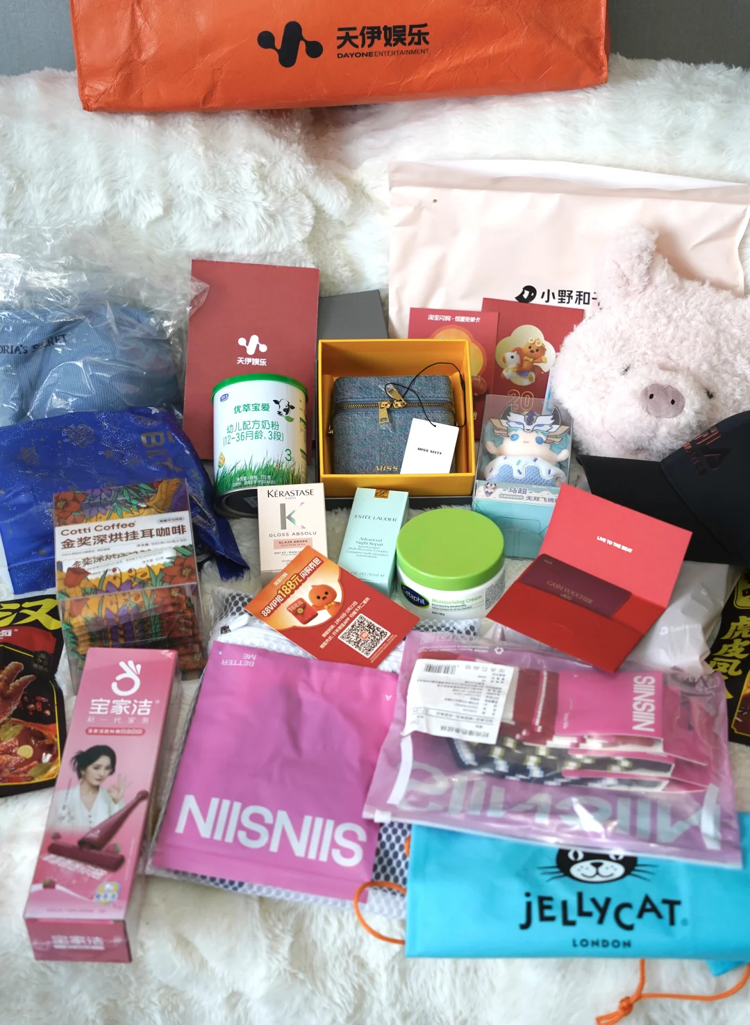 收到了杨幂工作室新春礼盒