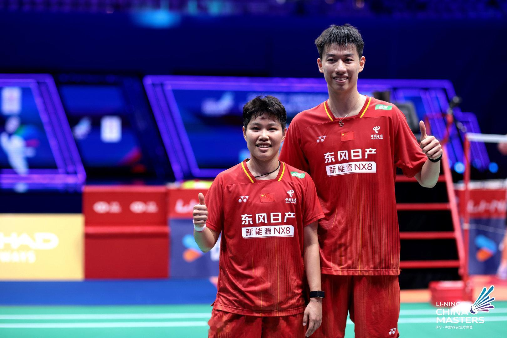 “凤凰”组合中国大师赛夺冠！

中国大师赛混双决赛：冯彦哲/黄东萍 21-19、21-16 许邦荣/赖沛君

#2026年中国羽毛球大师赛##世说新羽# ​