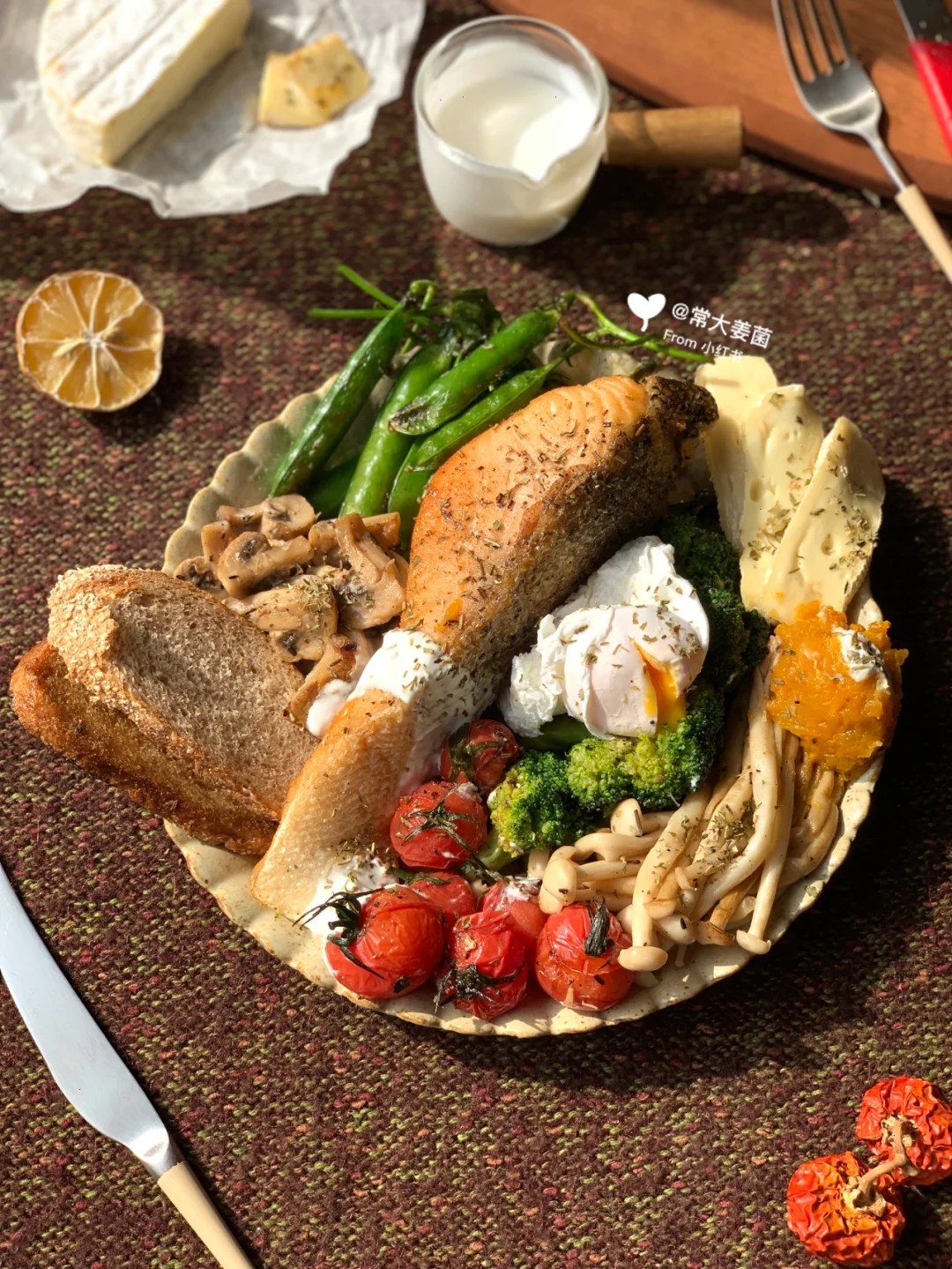 抗炎食材如何搭配❓三文鱼水波蛋时蔬拼盘🥦