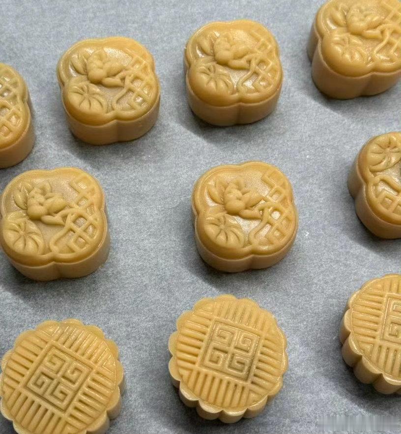 月饼中秋节当然要吃月饼啦。 ​​​