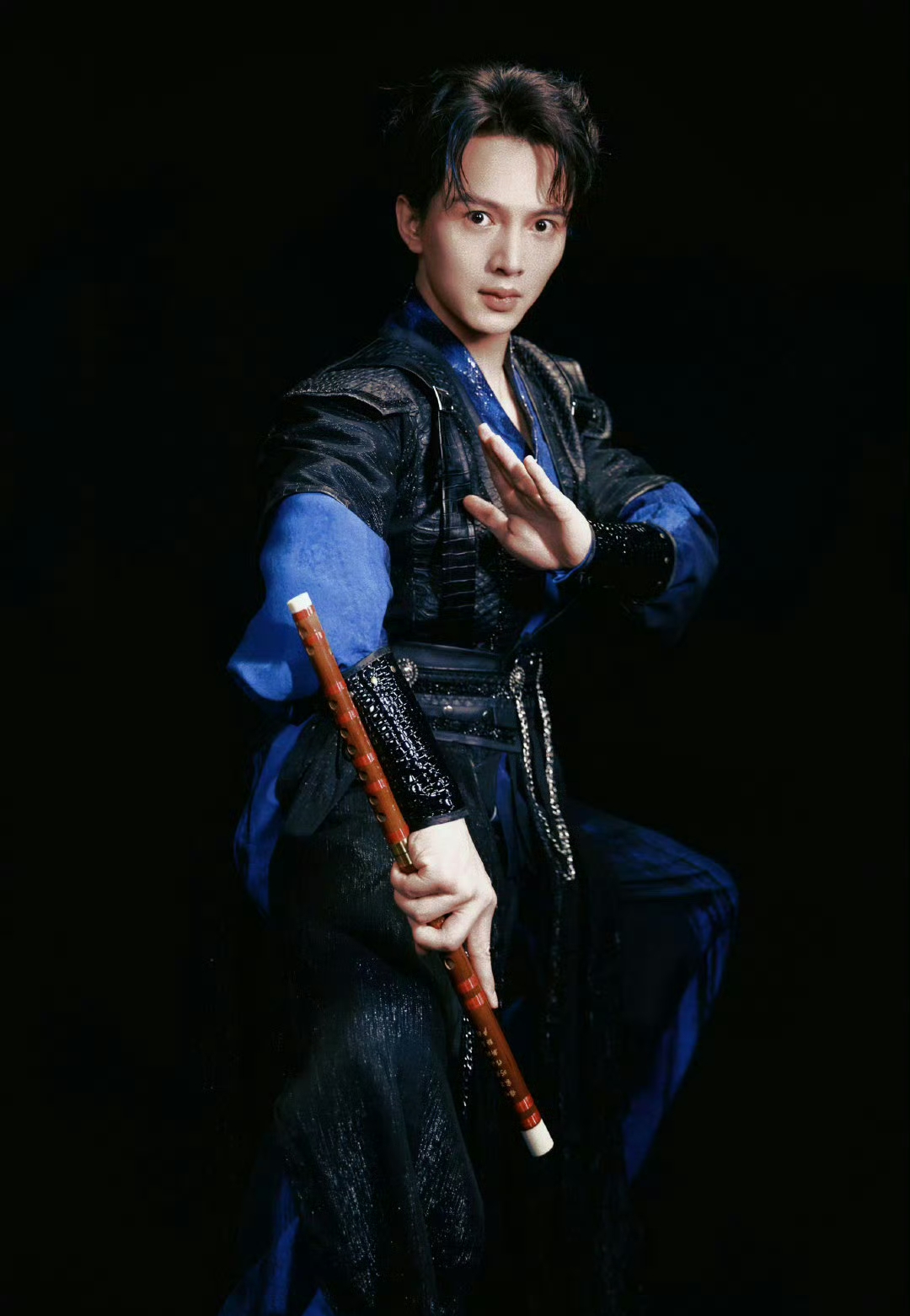 披荆斩棘二公结果出炉，叶润泽遗憾止步本轮公演，成为二公唯一被淘汰的哥哥😔
 
二公赛制紧张刺激，上下半场各产生一位淘汰待定，最终对比个人火力值决定去留。虽然叶润泽舞台完成度不错，但综合喜爱度不敌对手，无奈暂别舞台。
 
不少观众觉得十分可惜，感谢他这段时间带来的每一场表演。期待未来