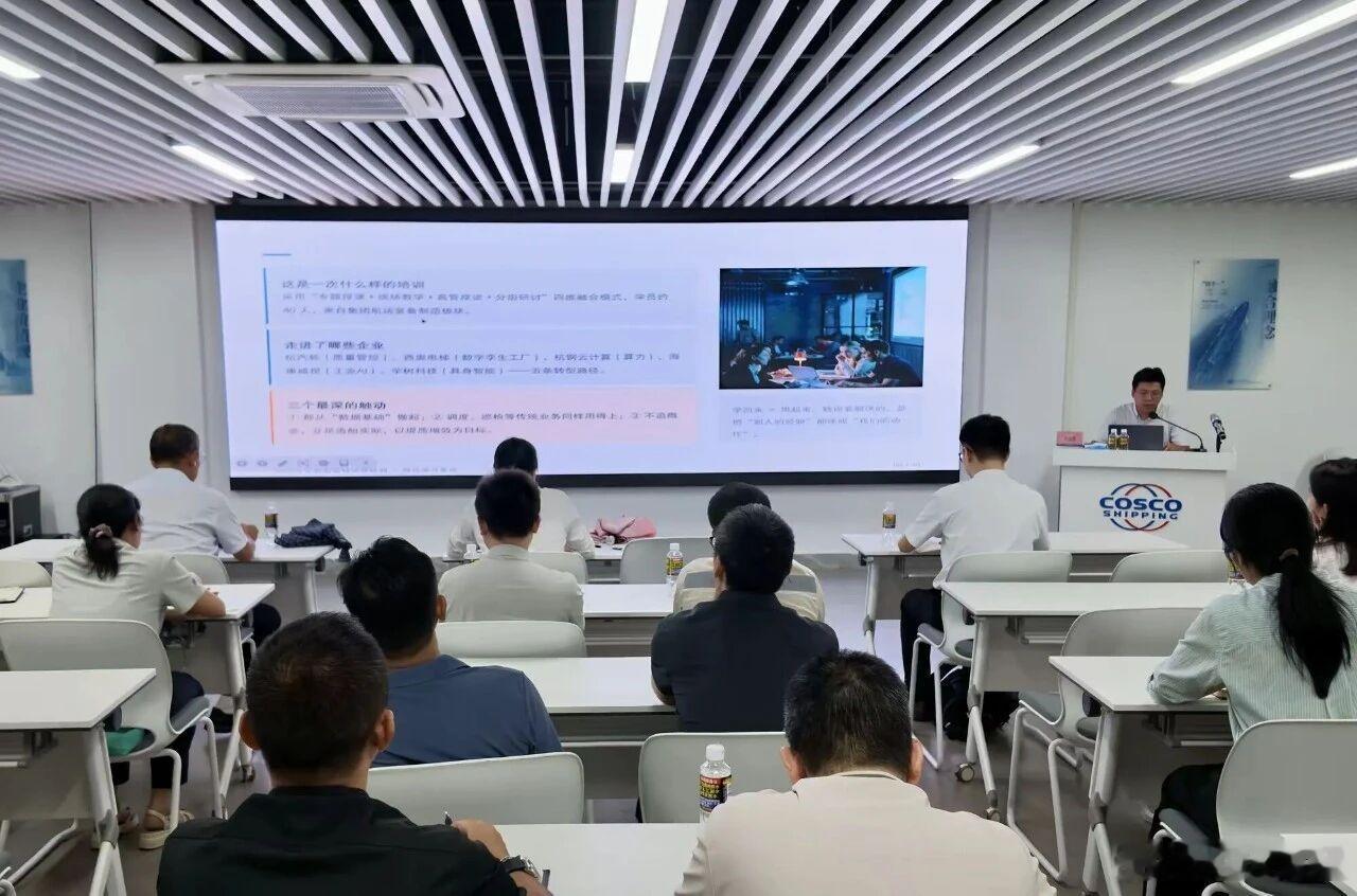 【公司举办 2026 年集团智能制造宣贯与内训快闪营】10 月 9 日，集团智能制造宣贯与内训快闪营顺利开营，来自总部数科部、创研中心以及各二级公司数科部门的 43 名业务骨干参与本次集训，推动外出研学成果在内部转化落地。本次培训由公司内部数科讲师团队授课，课程涵盖数字经济政策、数字孪生工厂、算 ​