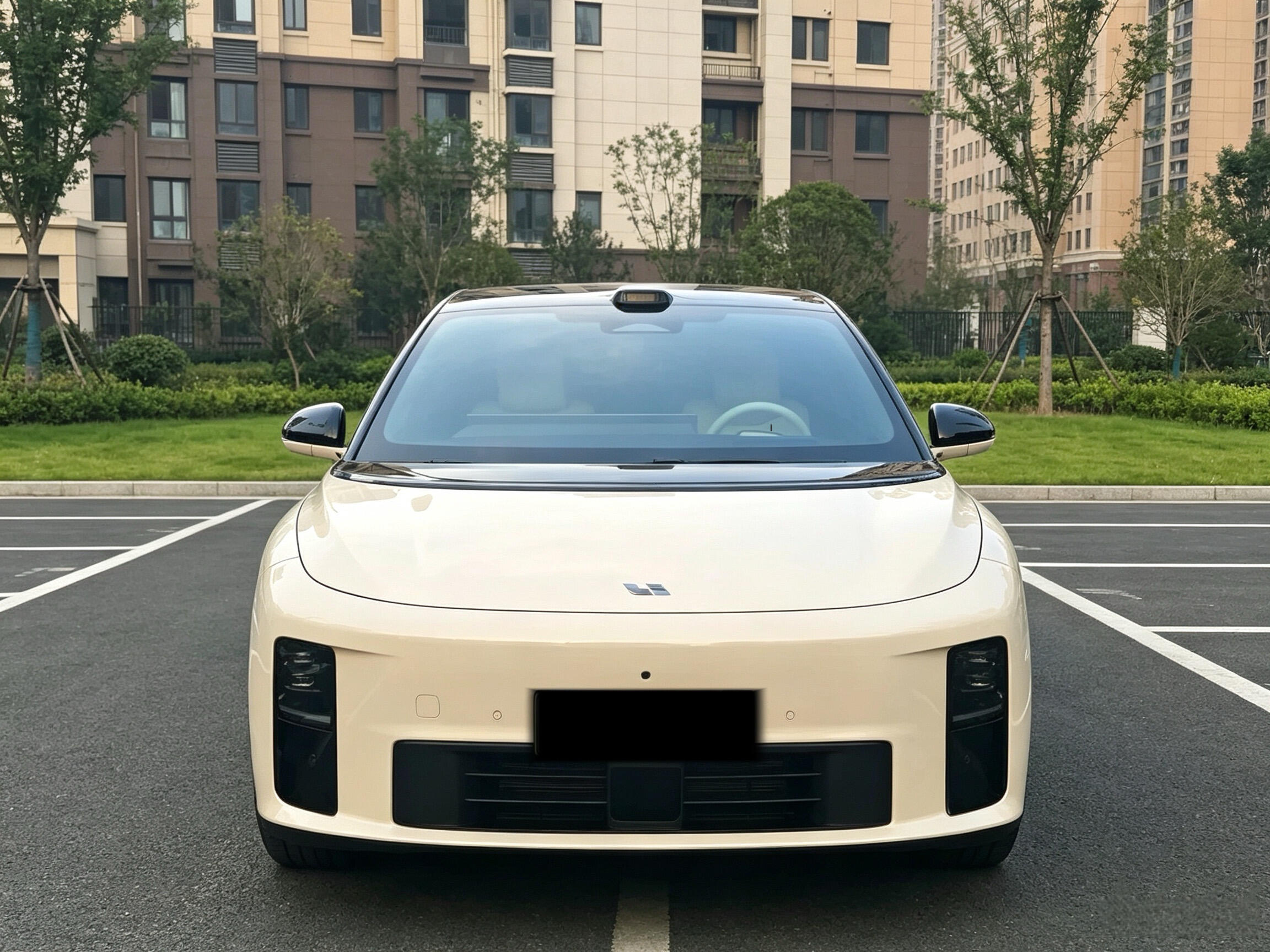 个人感觉理想 i6 就是一台把 “求稳” 刻进骨子里的车。没有花里胡哨的噱头，方方面面都往舒服实用靠拢。车内环境给到的松弛感是实打实的，可就是太过四平八稳。如果你期待一些不一样的风格表达，那这台车大概率很难给到你情绪上的冲击。【来自懂车帝车友圈】