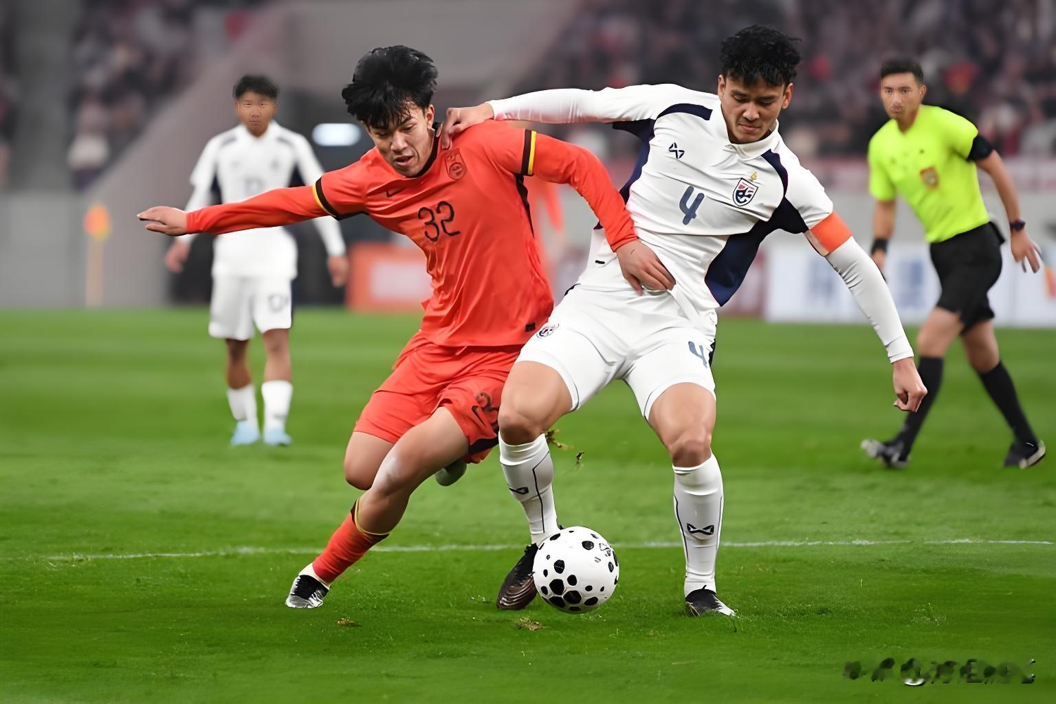 3-0泰国就算了，真正让人后背发麻的，是9月30日那场——六年前的1-3，这次能不能亲手翻回来？
今天U23国足3比0完胜泰国，彭啸造乌龙、胡荷韬爆射、张玉宁推射，时隔28年再进亚运四强，也是U23改制后队史首次。

但半决赛碰韩国——你怕不怕？

这些年国字号对韩国，账本不好看；可安东尼奥带03年