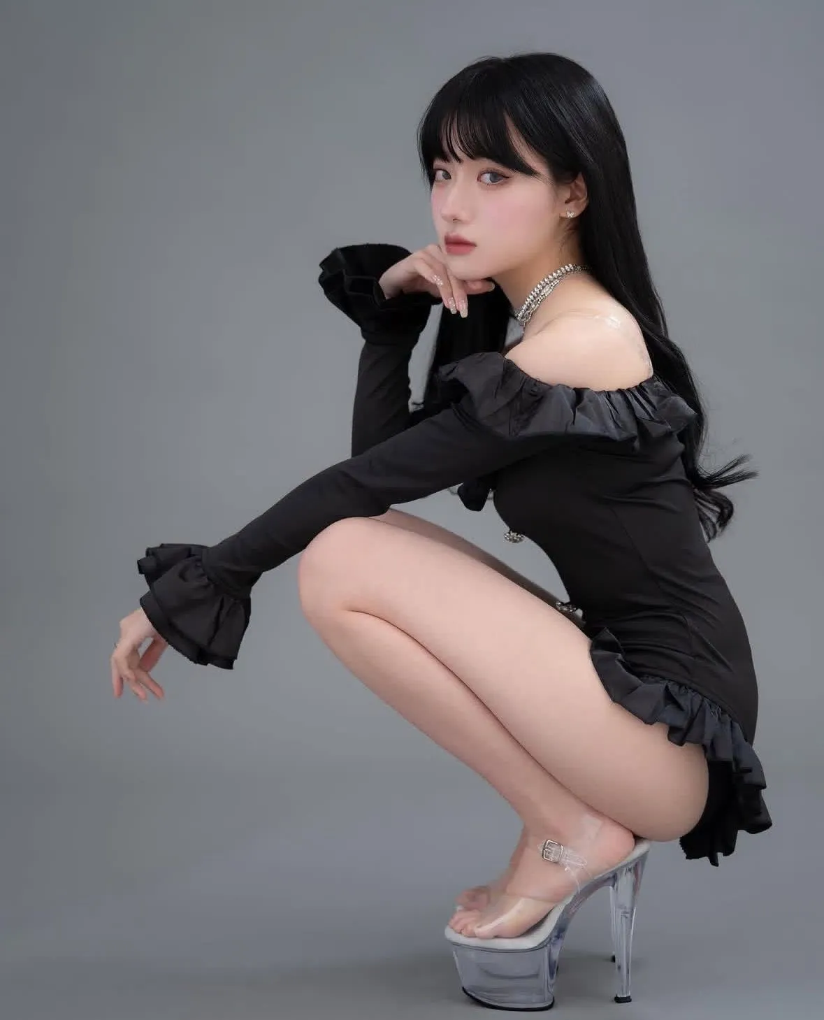 日本御姐风小姐姐兼具风情万种楚楚动人风格让人忍不住沉溺其中