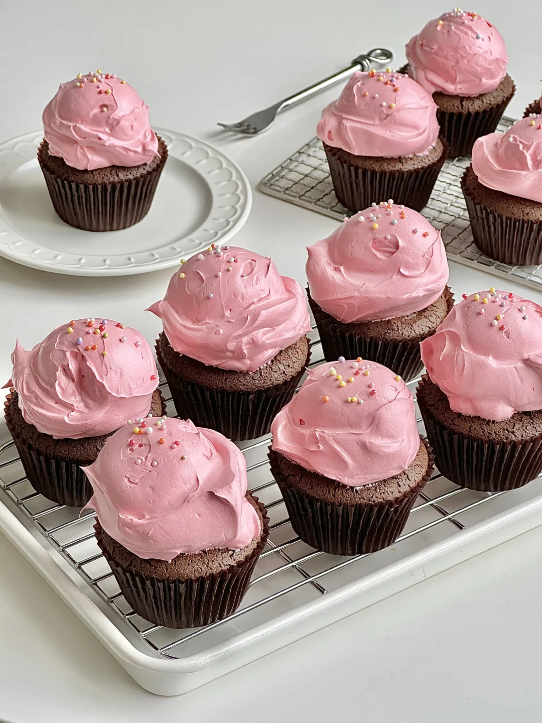 🩷草莓巧克力纸杯蛋糕🧁ins蛋糕