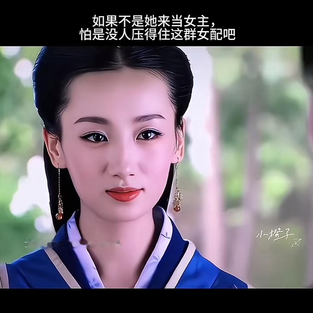 王星越被拍得一脸崎岖显老，赵晴高颧骨三白眼全露，于正新剧只有周也扛住了。
早年《美人心计》，林心如、王丽坤、雪鸢，颜值没一个拉胯。宫系列开始搞阿宝色，高饱和眼影腮红糊一脸。后来换莫兰迪，他放话：我的服化道全中国最牛，别人都是山寨版。
结果《为有暗香来》一播，男主女二全翻车，中分贴头皮，被郭敬明的