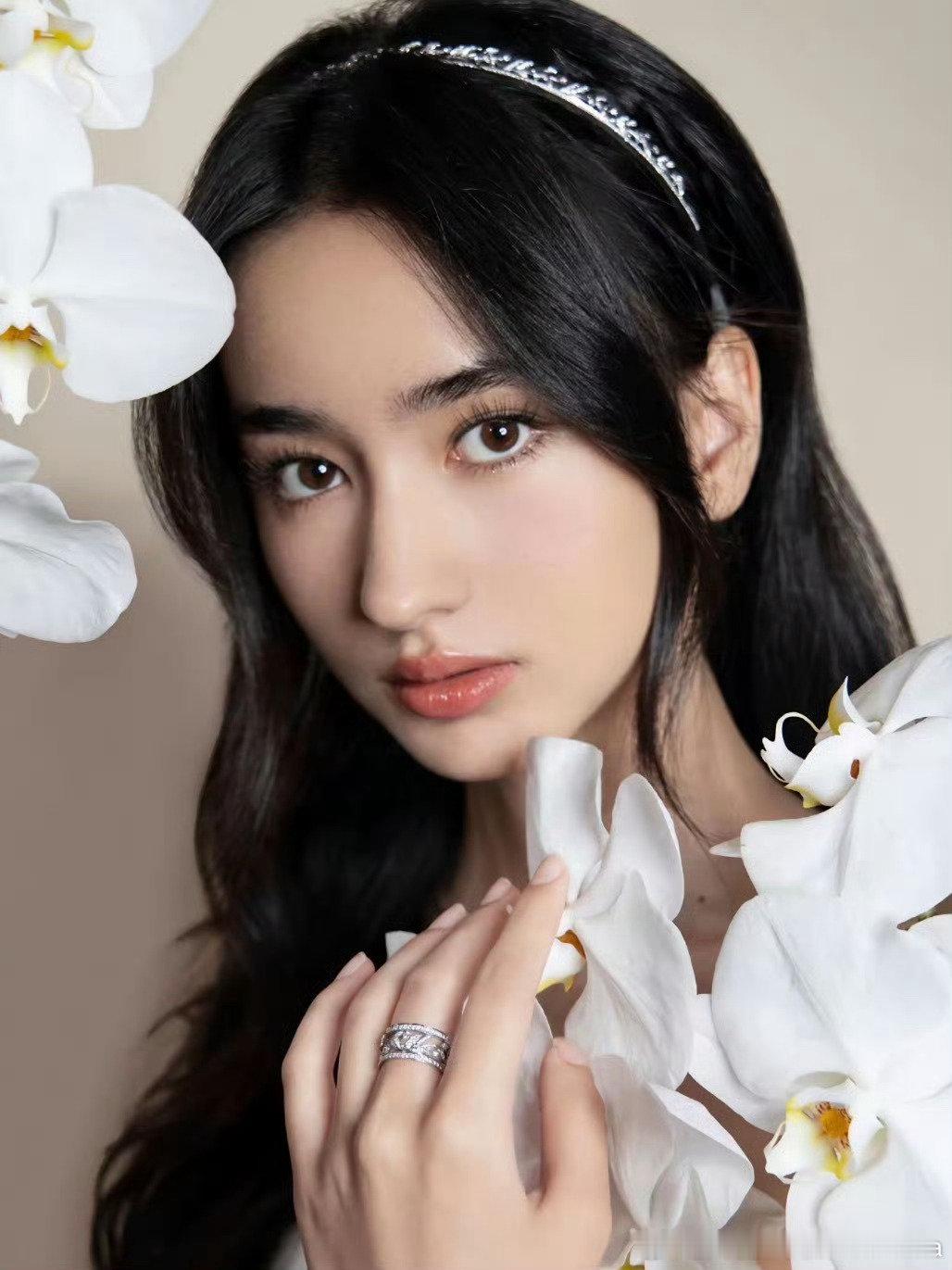 #曝胡先煦李宛妲买房#
嗯？买房了？应该不是真的吧，但是男帅女美感觉有点般配呀 ​