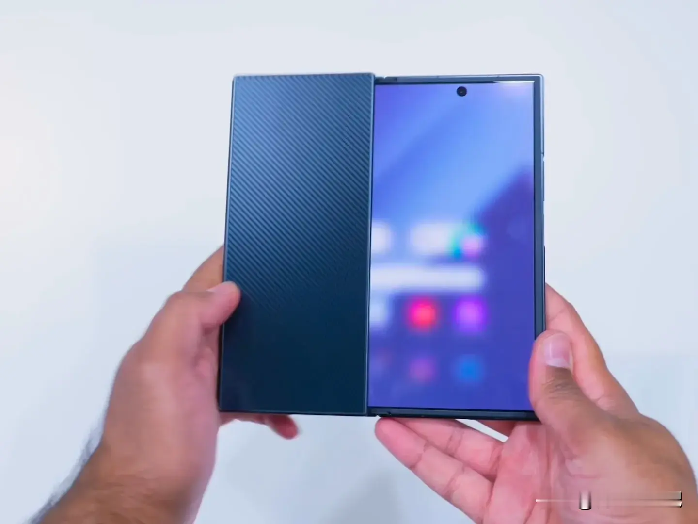 三星首款三折叠来啦！Galaxy Z TriFold这也是继华为之后...