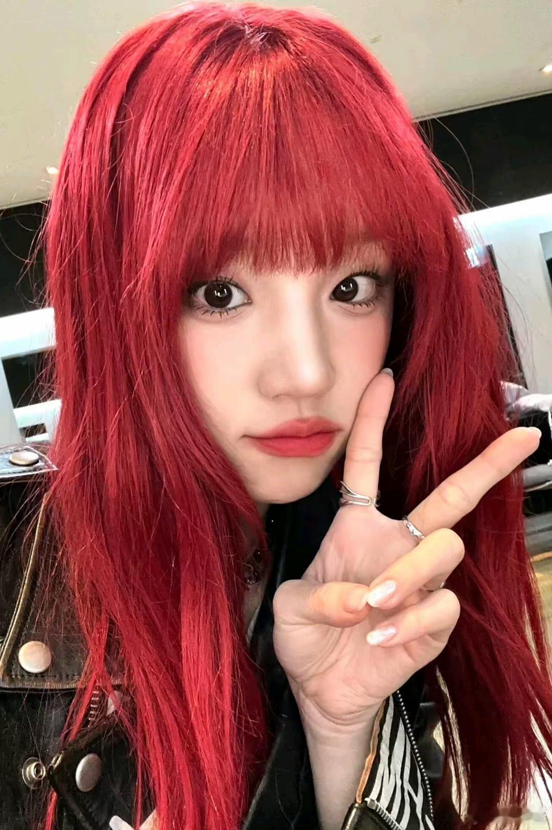 #宋雨琦[超话]# 我爱上了一个爱比耶的女孩 ​