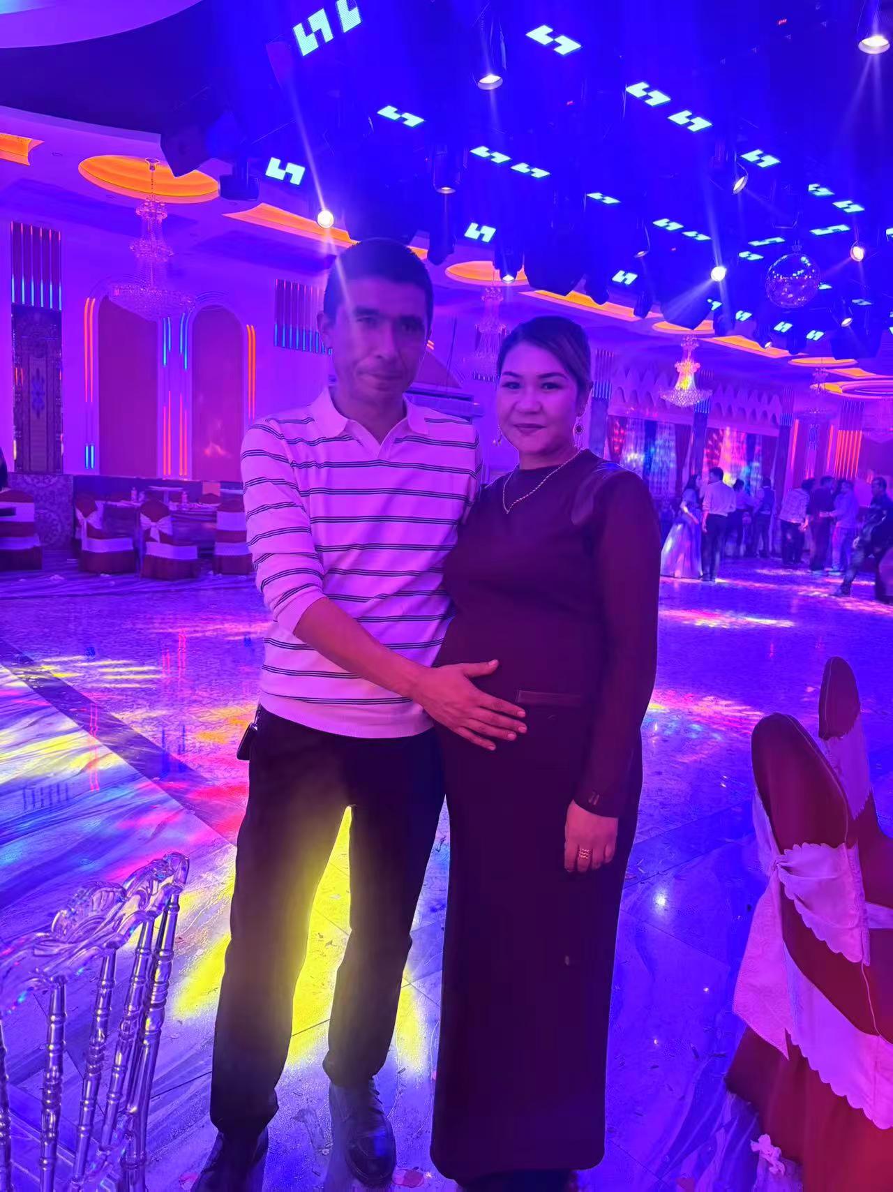 <p>幸福的两口子 <!--{img:0}--><!--{img:1}...