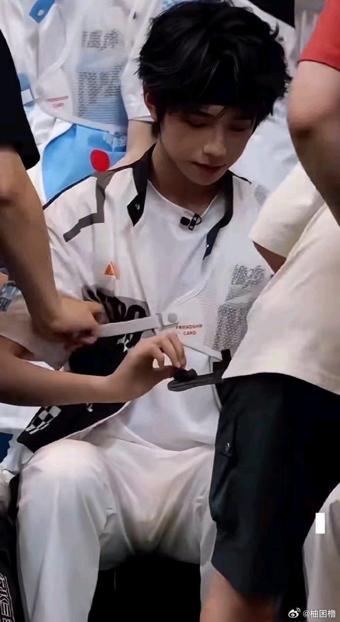 #王橹杰[超话]##王橹杰我们的少年时代2#🍃#王橹杰付彬言#

哥哥  我就一颗心 我把它给你好不好

​