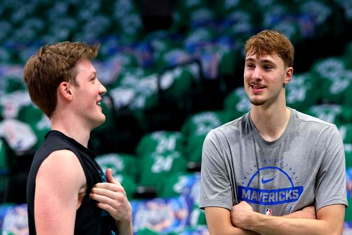 常规赛三分王，为何拿不到最佳新秀？    这届最佳新秀争夺太激烈了！黄...