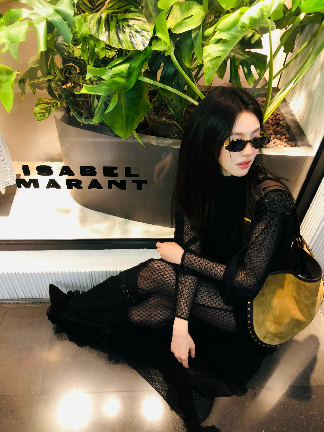 #章若楠[超话]##章若楠巴黎时装周# 
期待女神闪耀巴黎 ​