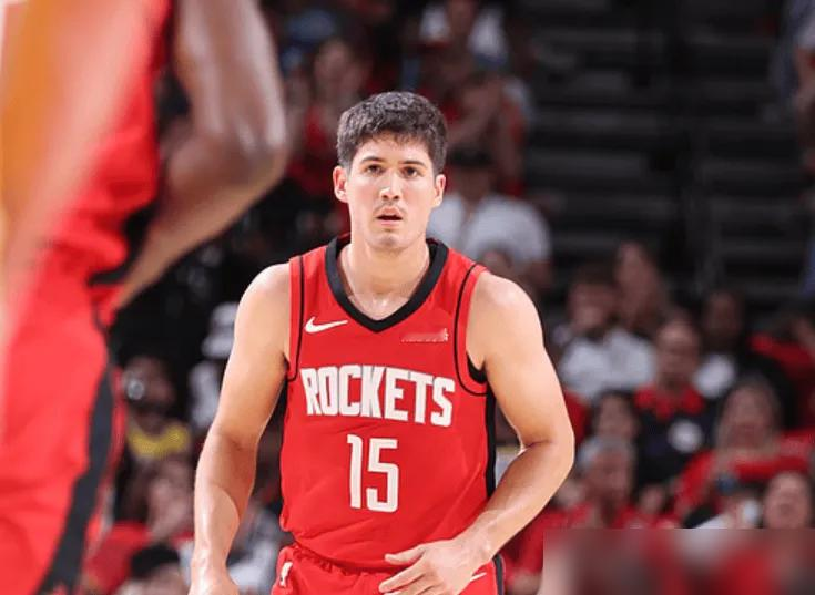 马刺的4号秀，拿了年度最佳新秀。 火箭的3号秀，在一场比赛里21投6...