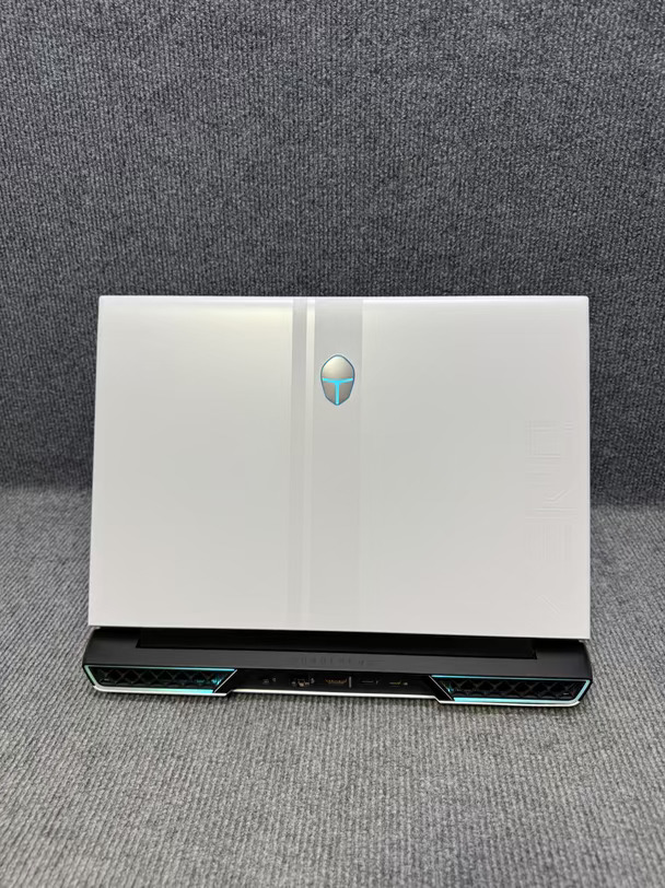 雷神Zero 冰刃白 Rtx4060显卡 6150元带配件