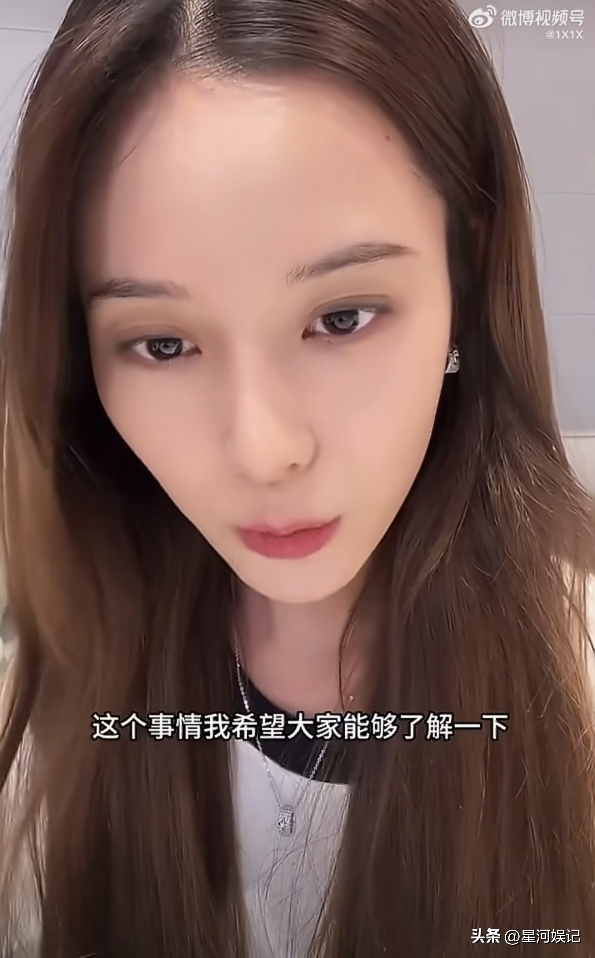 徐艺洋说：“我们俩都是中国人，我们的孩子也是中国人，会在中国长大、接受教育，从头到尾都是中国人。”
 
短短几句话，直接击碎了此前关于孩子国籍的所有猜测。她还补充道，大家不用拿国籍的事质疑他们，这是他们的底线，立场从来没有变过。如果有人用这个造谣，他们是绝对不认的。
 
这段直播回应虽然不长，但每一