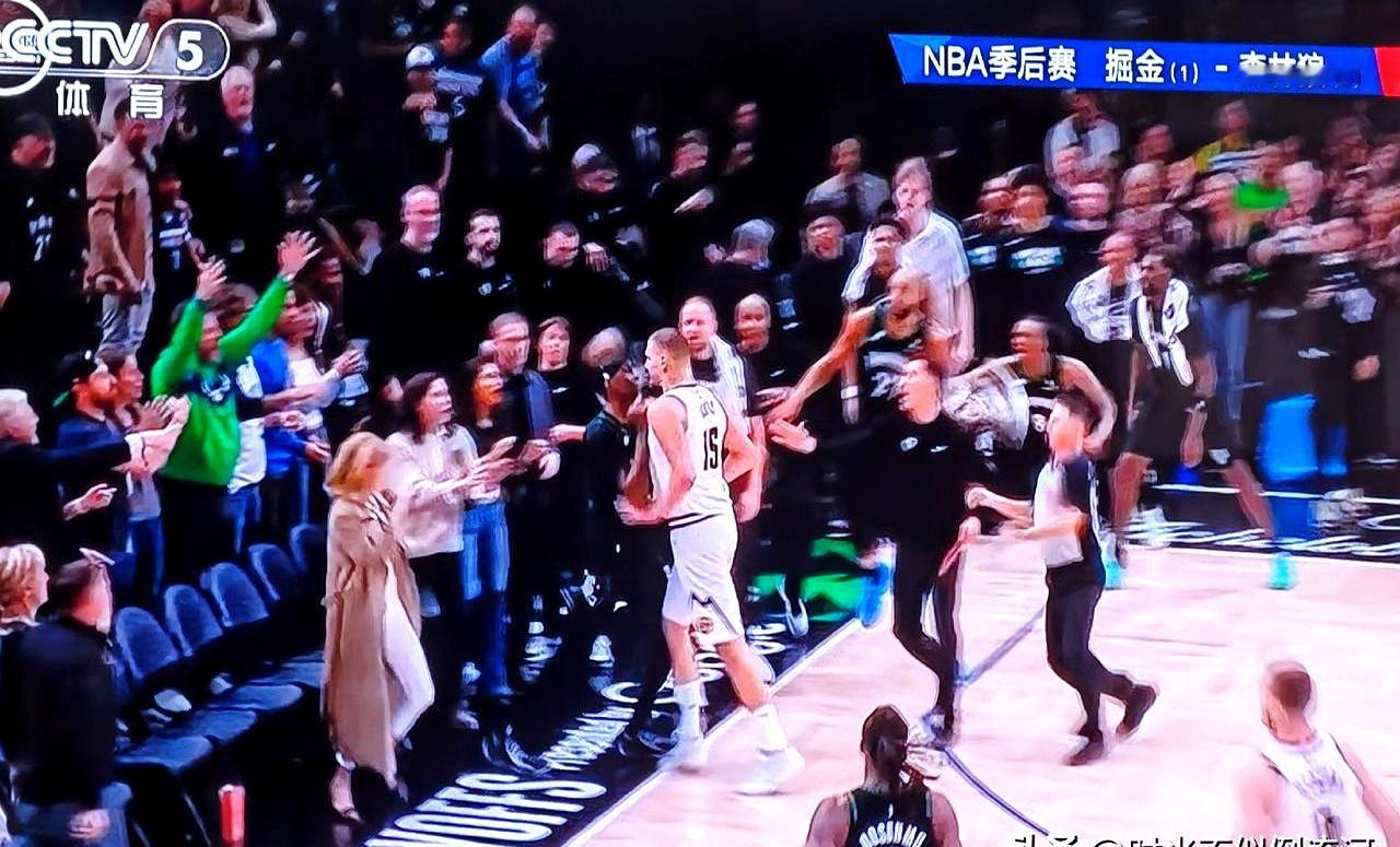 NBA季后赛居然打起来了！约基奇直接被驱逐！    比赛就剩最后1.3...