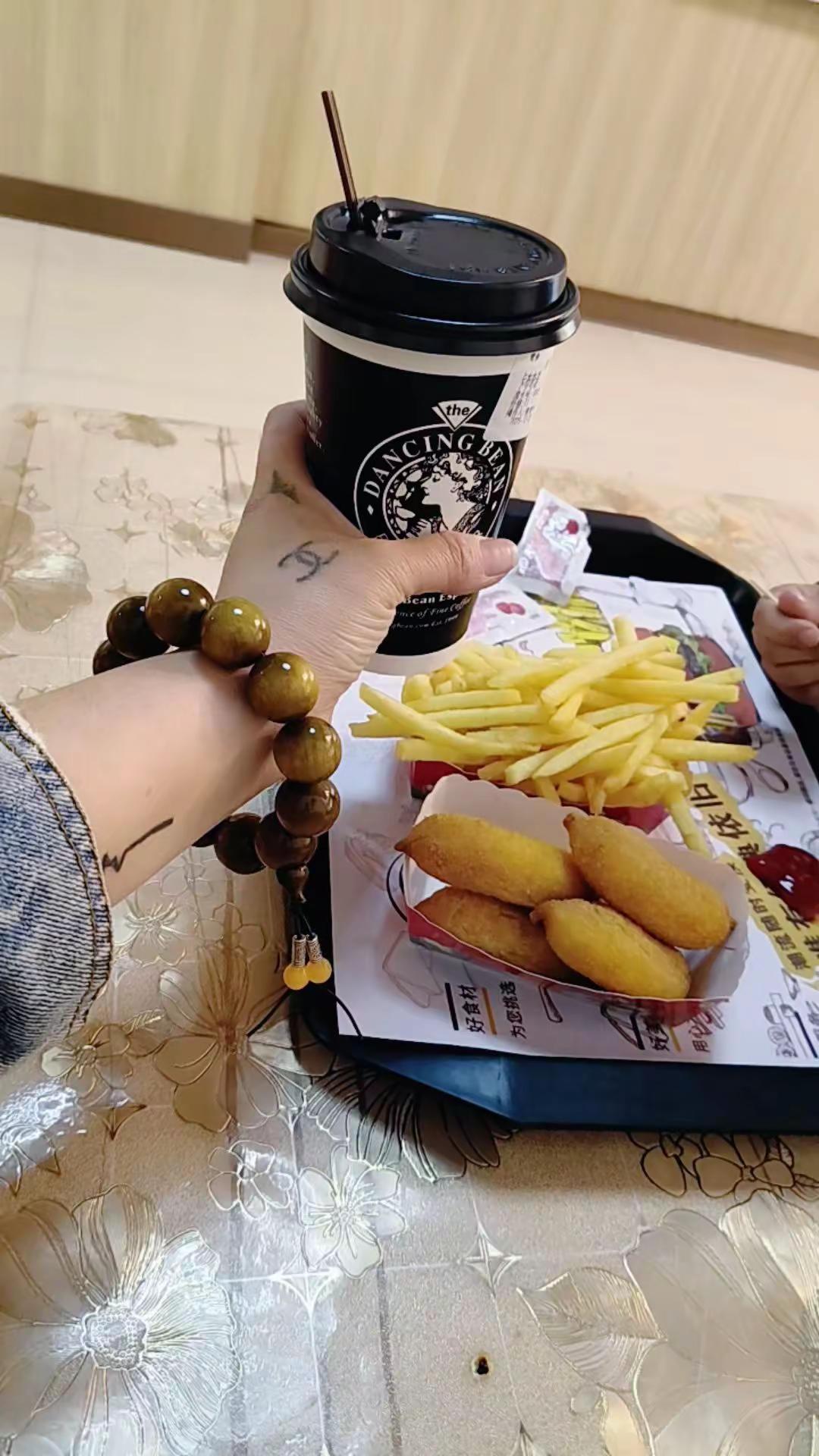 不吃点亏怎看透人心，不碰点烂事，怎分清真假，载个跟头不算啥，长点记性就够了！