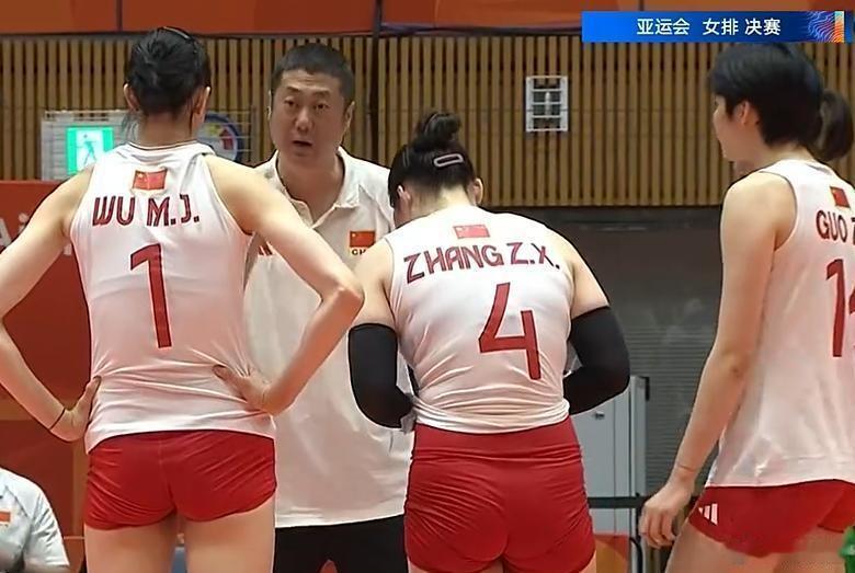 随着中国女排3-0日本，第十冠到手，诞生3个不可思议，赵勇两换人太及时，把一传拦网全补上 ​
