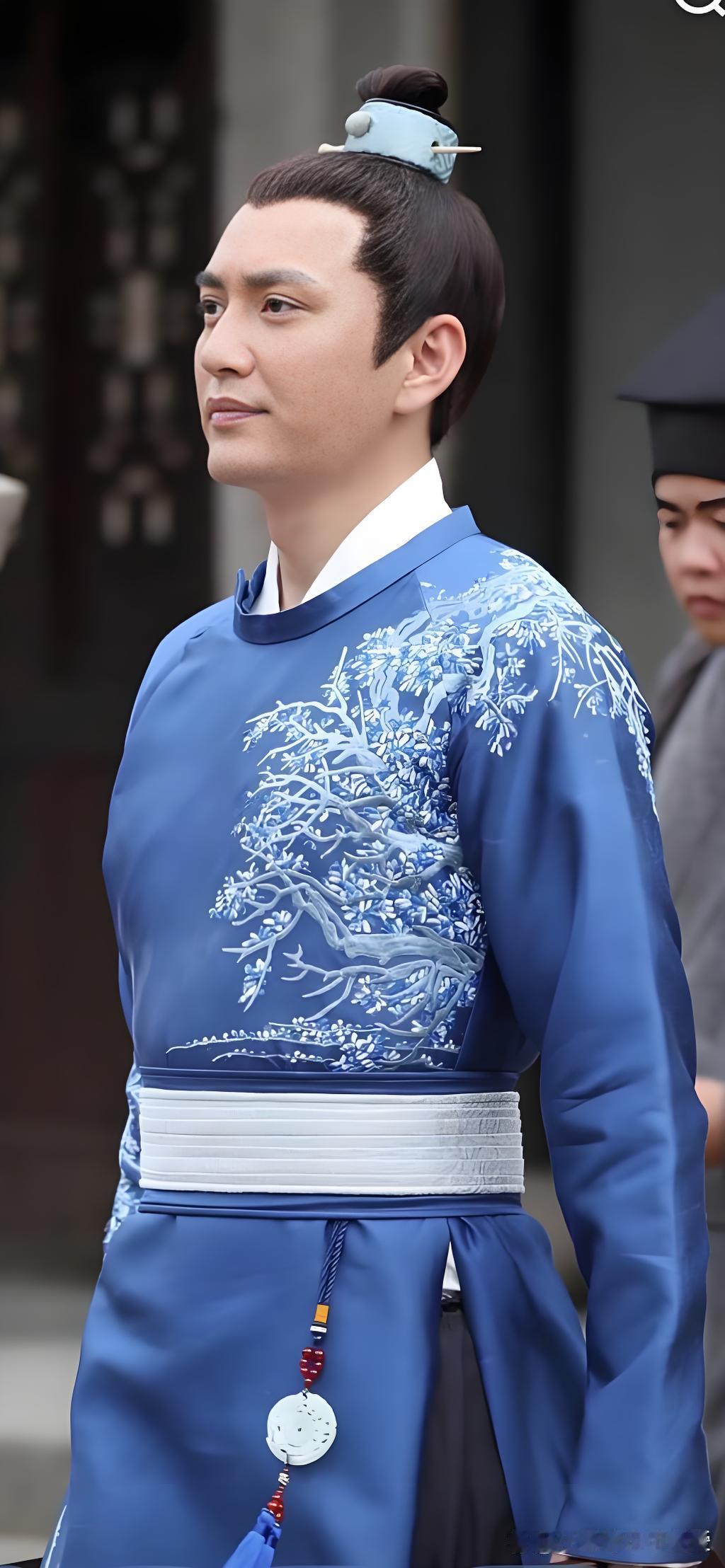 圆梦！王仁君拿下飞天奖，知否剧粉集体团建：盛家儿女太争气

飞天奖揭晓，王仁君成功获奖，击败于和伟，拿下视帝！消息一出，《知否》老粉直接集体“团建”，玩梗刷屏。
不少网友直呼：盛家这是要把视后视帝包揽了，盛家的儿女个个有出息！
赵丽颖也发文送上祝福：恭喜二哥哥，哈哈哈。
一句“二哥哥”瞬间拉回知否回