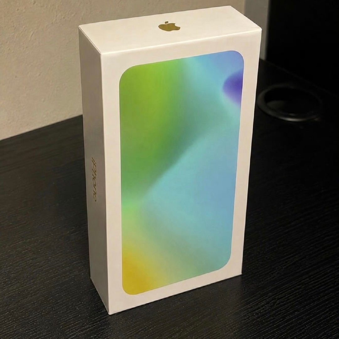 2027苹果会有one more thing
还记得2017那年
库克发布完平平无奇的iPhone8系列
库克直接来了一句“one more thing”
直接甩出划时代全面屏iPhoneX
十年后2027到特努斯甩出这句
“one more thing” ​