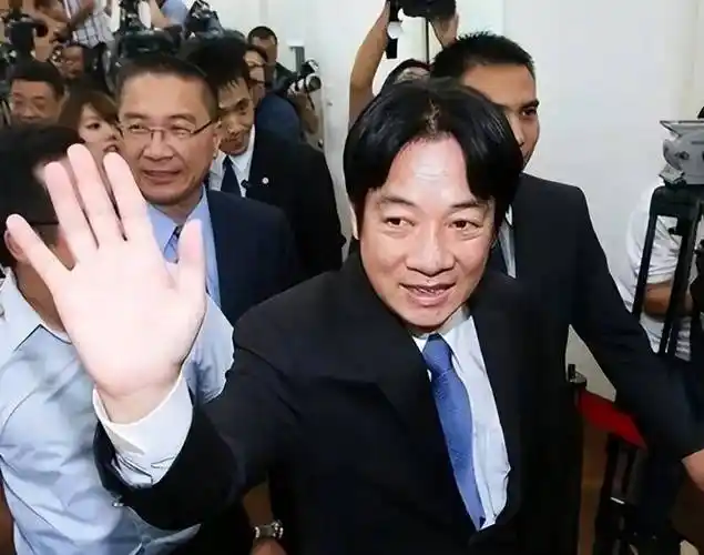 台湾当局近日做了一个慌不择路的冒险挑衅动作：从台湾“海巡署”安平级巡逻舰“旗津”号上发射了一枚“雄风三型”反舰导弹，击中了上百公里外一艘退役的海军护卫舰。
 
把执法船当战舰用，这波鲁莽操作打破全球规矩，它是台当局因极度恐惧迈出的铤而走险一步。
 
9月18日清晨，台海巡船“旗津”号跨界连射反舰导弹
