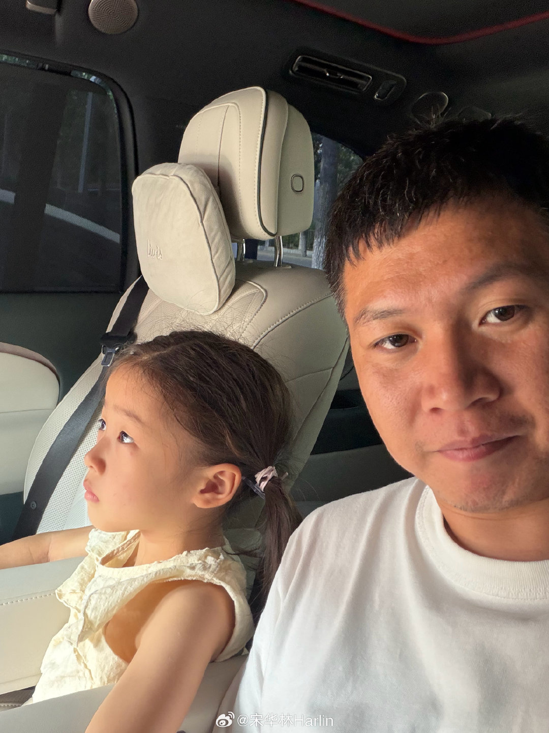 闲来无事带大闺女去补电，L9livis 开高性能模式，底盘非常紧致，运动，和我的预期完全不同，驾驶起来很爽[加油] #理想l9livis# ​
