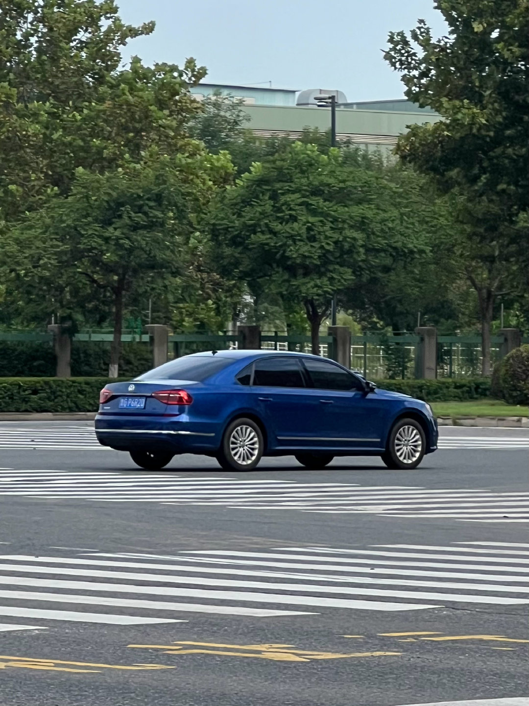 碰见个稀罕物
平行进口帕萨特
2.5五缸自然吸气+6AT  ​