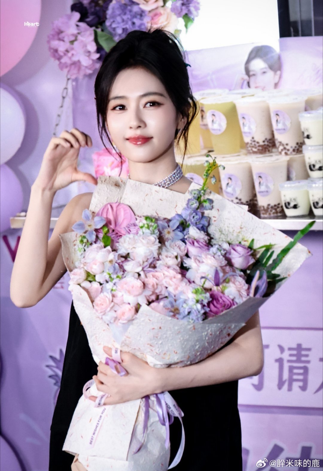 #白鹿[超话]#BL #白鹿王韵娜#BL #白鹿[超话]#鲜花配亲爱的你~ ​