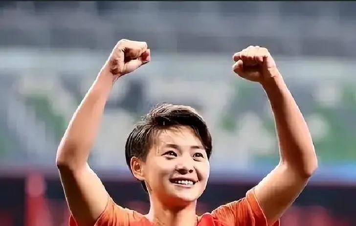 亚运半决赛中国女足碰朝鲜，加时苦战120分钟又折主力前锋王妍雯，对面4场轰24球，体能和锋线双重缺口怎么填？
王妍雯累计黄牌停赛，张琳艳伤退，中国女足进攻端只剩王霜一个稳定硬解点。
加时120分钟，赢球却输掉体能账
1/4决赛对阵越南，中国女足控球率67%，24脚射门，17个角球，90分钟0-0，直