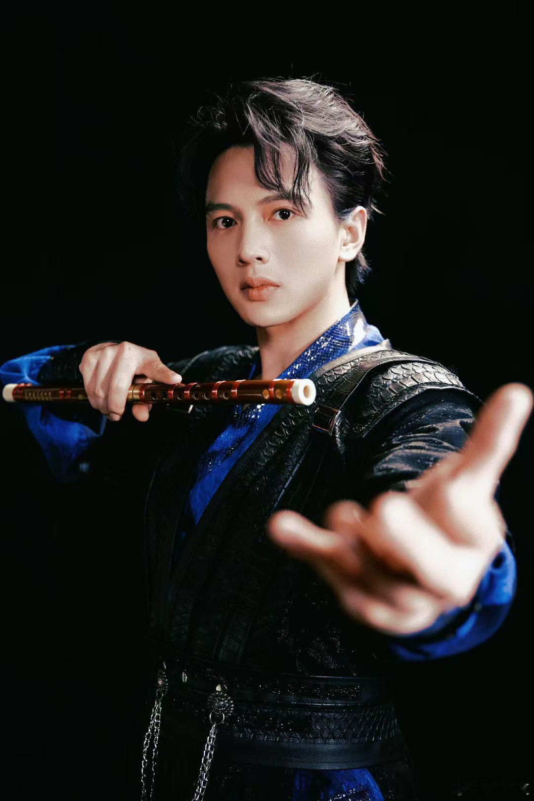 #叶润泽被淘汰哥哥们没一个好脸色##叶润泽 可惜# 看到淘汰公布那一刻真的破防，镜头扫过在场哥哥，个个神色凝重，完全藏不住失落。大家一起并肩排练那么久，都认可他的实力，这样的结局不管是台上还是屏幕前的我都觉得很遗憾。 ​
