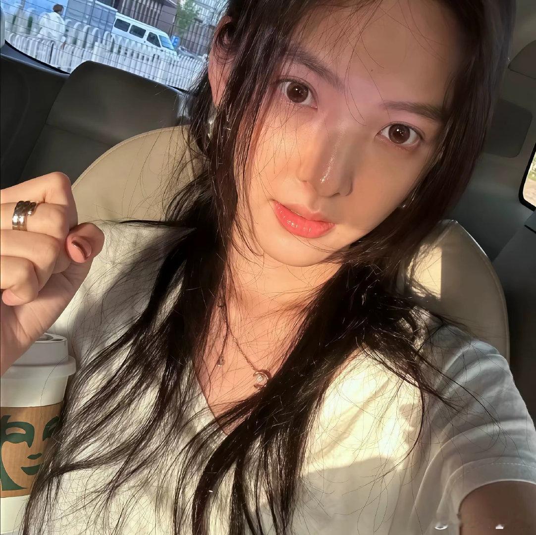 #章若楠[超话]##章若楠# 
你已经是我的全部 ​
