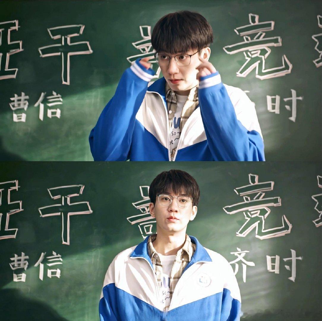 #王子奇上一秒学霸下一秒苦瓜# 王子奇曹信上一秒还在傻乐，下一秒牵扯姐姐谈恋爱瞬间不开心，小嘴还在叭叭一直输出不停，这个曹信还是太可爱了[打call] ​