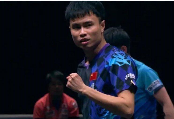 #周启豪3比0张本智和#强势零封！周启豪3-0横扫张本智和，晋级中国大满贯男单八强！

WTT中国大满贯男单1/8决赛，中国选手周启豪3-0战胜日本名将张本智和，晋级男单八强，三局比分11-9、11-8、11-9。
 
本场比赛三局都是拉锯大战。首局周启豪7-9落后，顶住压力逆转拿下；第二局2-5落后打出一波5-0反超， ​