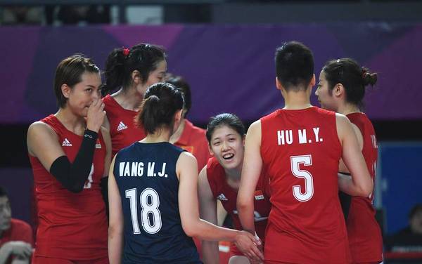 狭路相逢勇者胜！中国女排即将迎战越南女排
 女排中国女排  女排世界杯争冠 体育 体育运动摄影 
亚洲排坛焦点对决如约而至。2026年亚洲女排锦标赛八强赛场硝烟将起。主场作战的中国女排迎来越南女排的正面交锋。两支亚洲老牌劲旅再度同台竞技。激烈对抗之下，谁能顺利跻身本次赛事四强席位