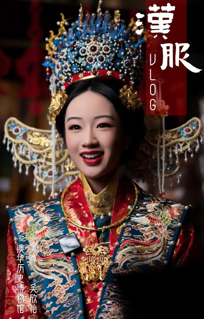 #吴尊晒NeiNei穿婚服#吴尊分享NeiNei婚服造型合照，时光见证少女蜕变，父女同框画面格外温暖治愈 ​