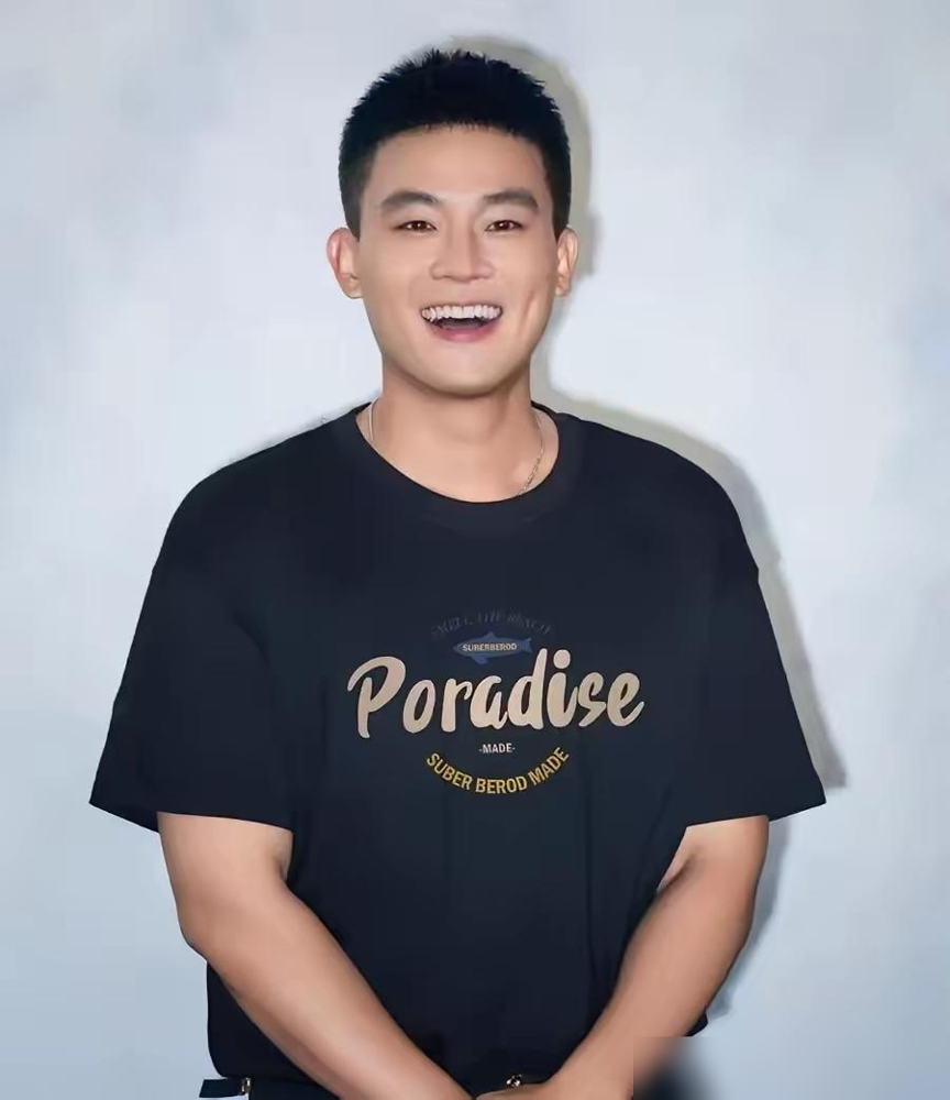这么多明星，我最搞不懂的就是欧豪了，他才33岁，手握多部爆款作品，但是却一个有分量的奖项都没有。

可替演员着急，也得把两件事分开：喜欢他的表演，是观众的判断；觉得奖项该给谁，还得放到具体角色和同届作品里比较。不能因为心疼，就把没获奖一概解释成被埋没。

从《风吹半夏》到《胆小鬼》，他让人愿意聊角色