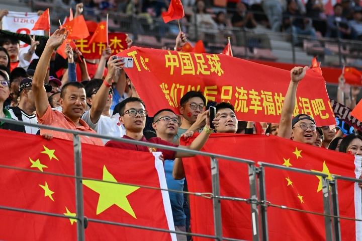 #贺炜说国足成绩回升有了底层支撑#【贺炜：当U字号梯队成绩逐渐回升时，国足成绩回升就有了底层支撑】直播吧10月4日讯 央视主持人贺炜更新微博点评中国足球，贺炜表示，当U字号梯队成绩逐渐回升的时候，国足成绩回升就有了底层支撑。

贺炜说道：“中国足球是中国体育职业化改革的排头兵，它最早尝到了 ​
