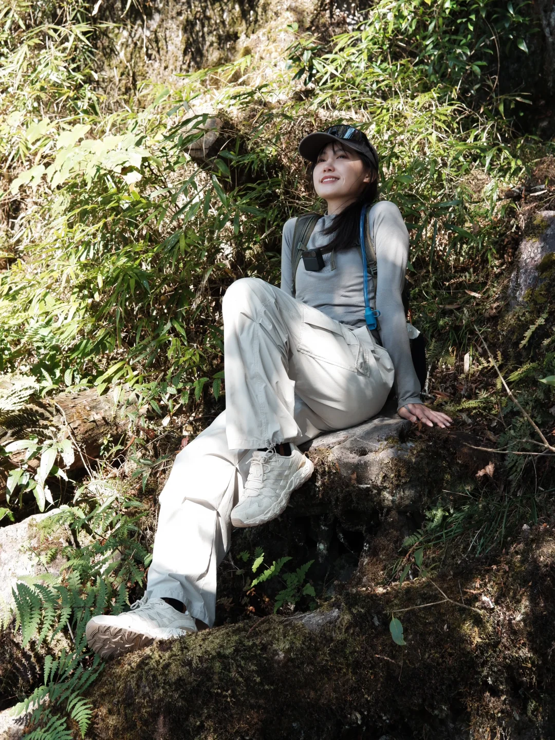 穿上登山鞋 我又向金秀的大山走去