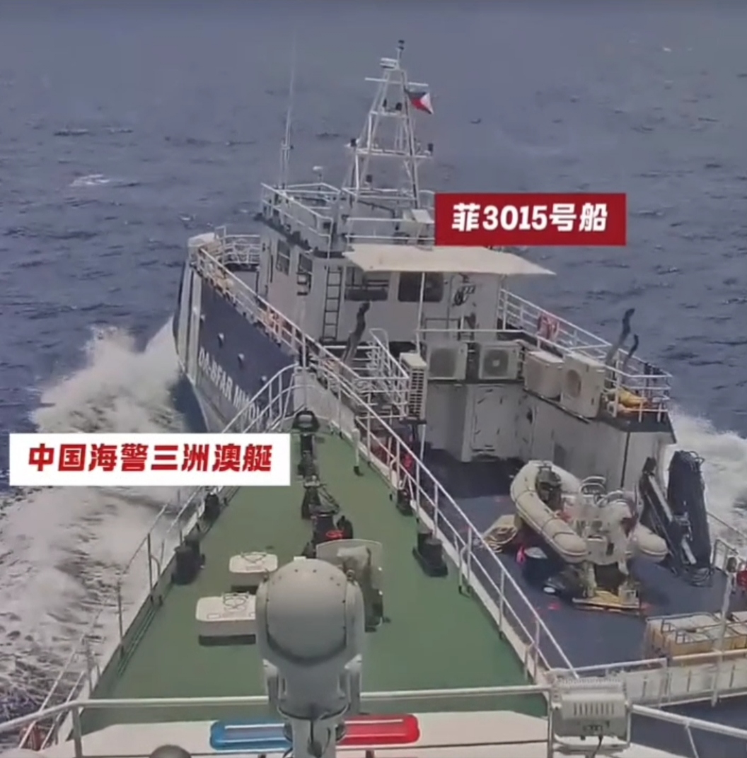 九一八，日本没有来，菲律宾这个自不量力小丑跳出来了，仗着有美日撑腰，无法无天，再次挑衅我方海警在仙宾礁海域正常执法巡视！菲律宾3015号公务船只无视中方多次严正警告，突然加速，故意调整航向以危险方式斜插我海警艇船艏，致发生擦碰，严重威胁我方船只和人员安全，中国海警：正告菲方，立即停止一切侵权挑衅行径