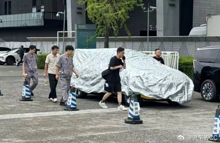被泄露的领克20了，靓丽的车漆颜色和夸张的后扰流板，现在最想知道价格[馋嘴][馋嘴]#2026成都车展##领克20# ​