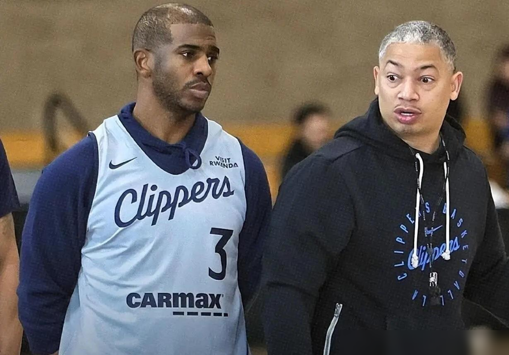 2025年12月3号，凌晨三点，快船在酒店通知一位底薪老将：你被送回家...