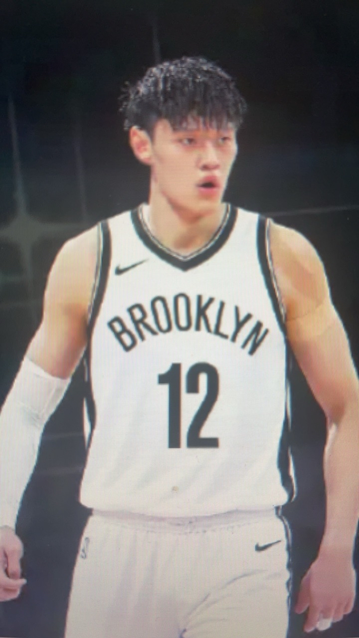 篮网公布新赛季训练营名单，中国球员曾凡博身披12号战袍 布鲁克林篮网队...