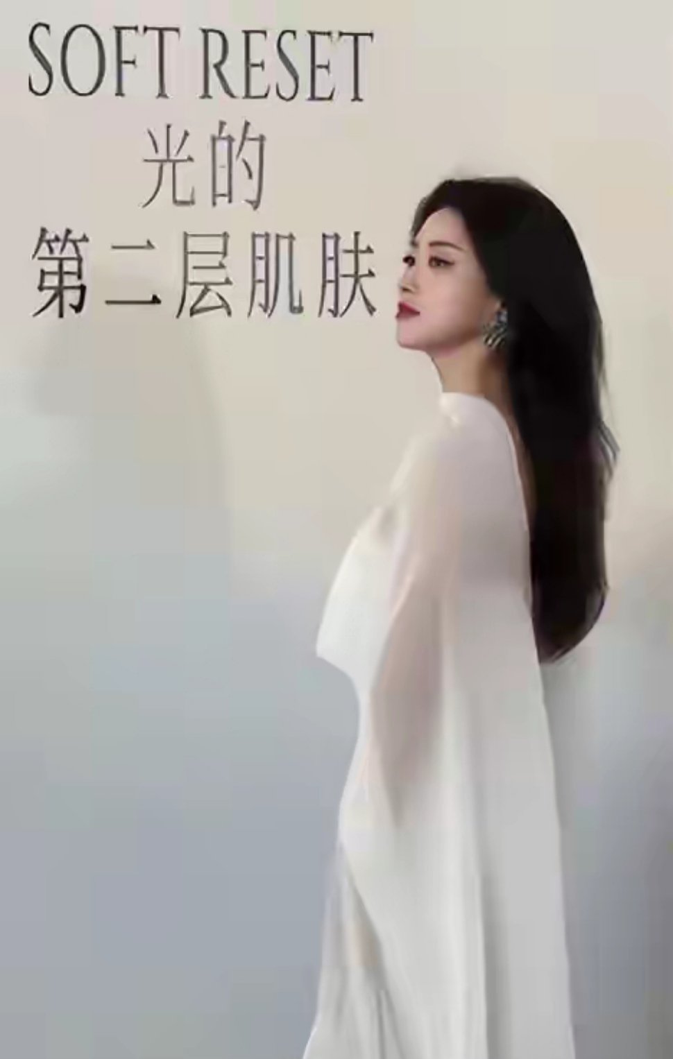 朱珠时装周生图曝光，腰肢粗壮臀围更夸张，穿纯白礼裙不黑也不土 ​