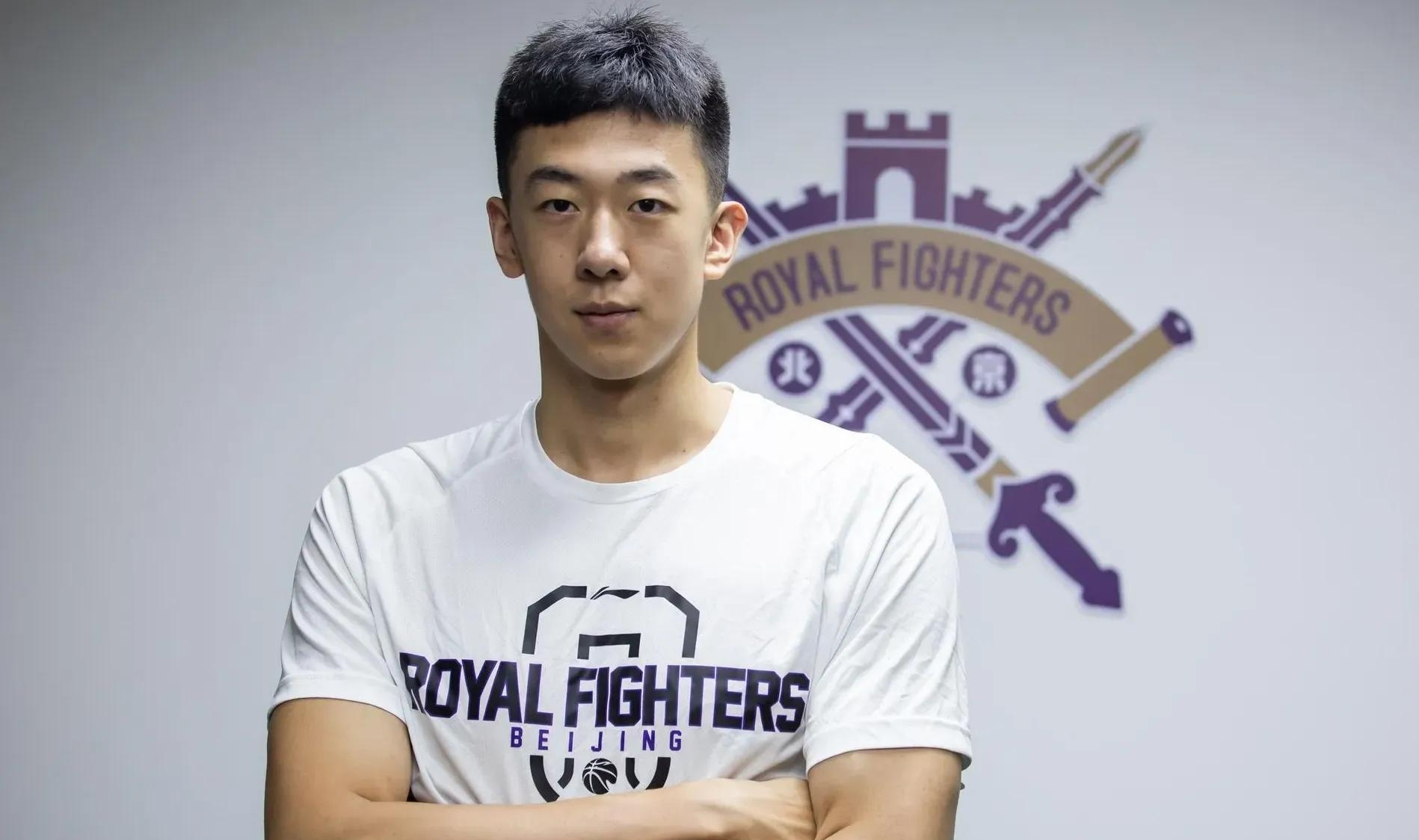 差距太明显了，王少杰与陈国豪体测数据对比！    年纪：王少杰28岁...