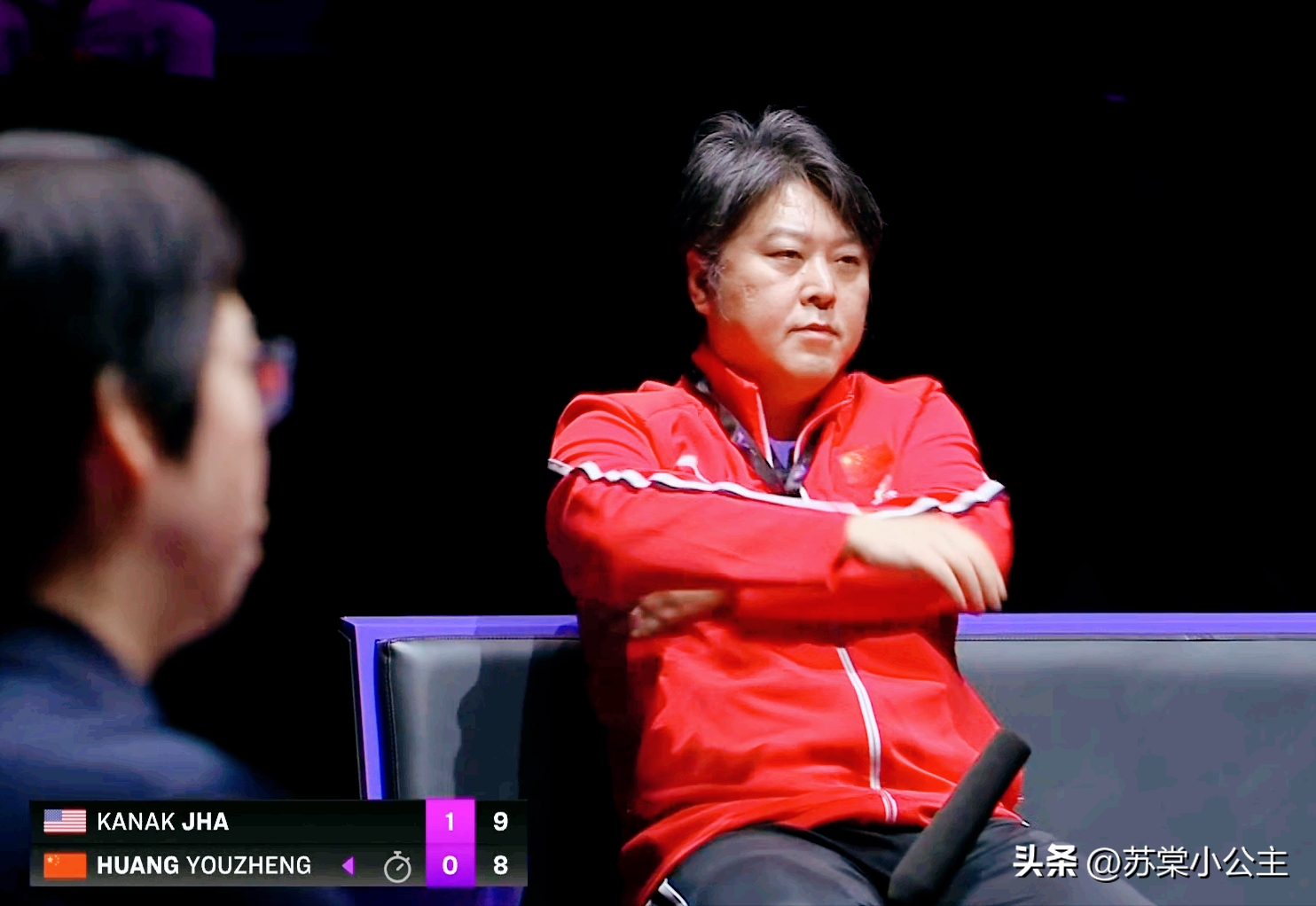 黄友政2:3输给贾哈这场，为何是孙逊担任现场教练？

有网友说：
孙逊参加澳门冠军赛，
就是为王楚钦铺路的？
本来孙逊应该陪王楚钦在崇明岛封训，
但是这次却来给男队做现场指导。

莱维说：
孙颖莎和王楚钦等主力退赛，
是不想在亚运会前暴露实力，
让小将上，
是想试出张本智和与松岛辉空的实力。

看到