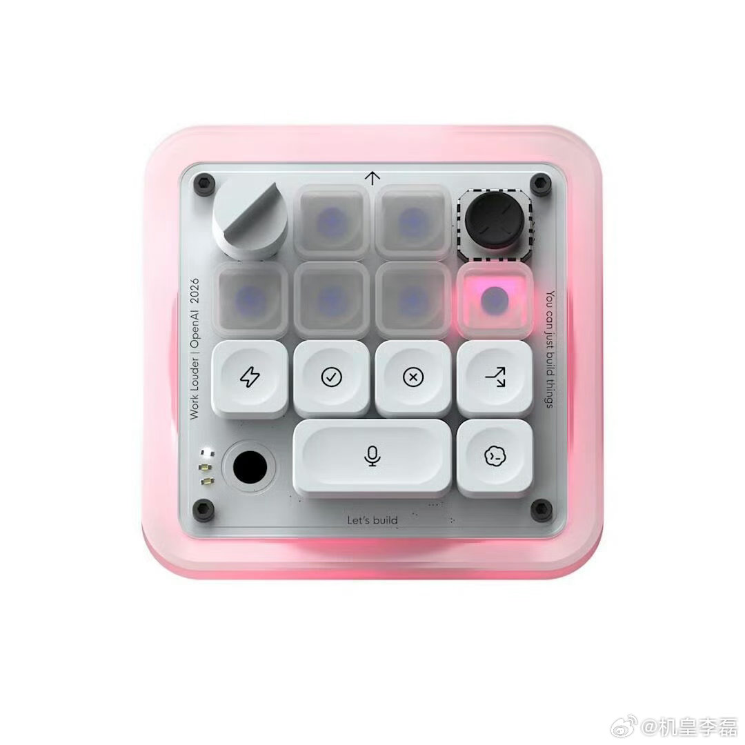 Codex Micro  AI Agent 桌面控制台，手掌大小不占位置，采用方形设计，底座是铝制的，很有质感#黄多多卷发红裙# ​