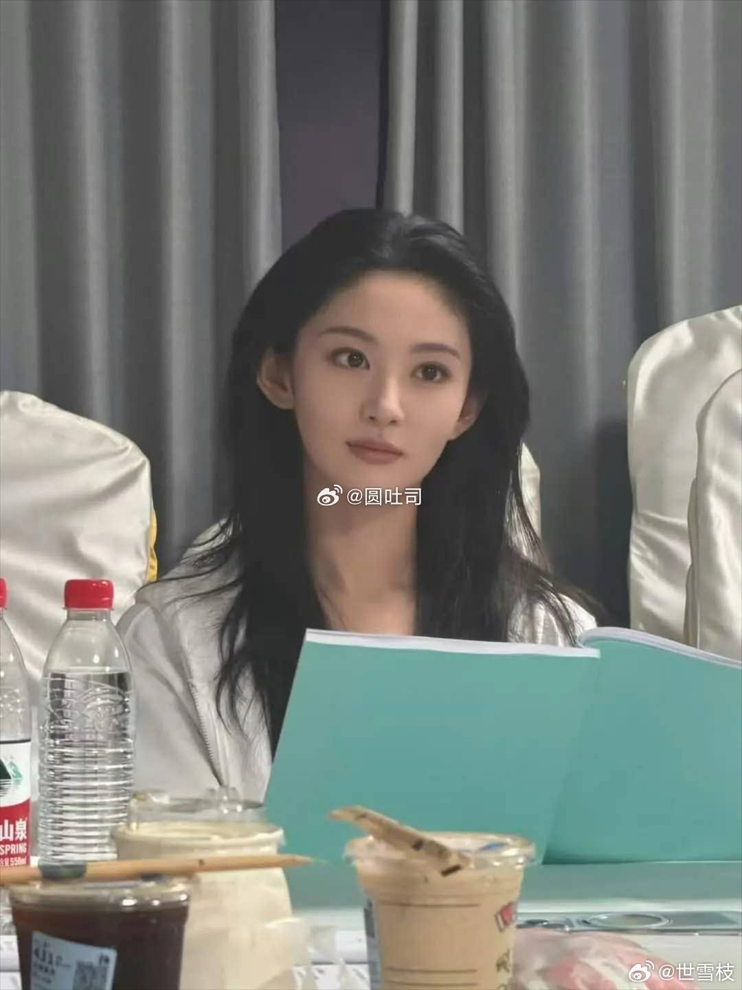 赵晴这是做了还是瘦了呢？变化真的太大了 ​