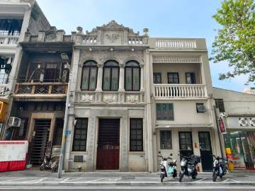 广州风物<br />P1西关大屋（矮脚扇门、趟栊、大门三件套）<br ...